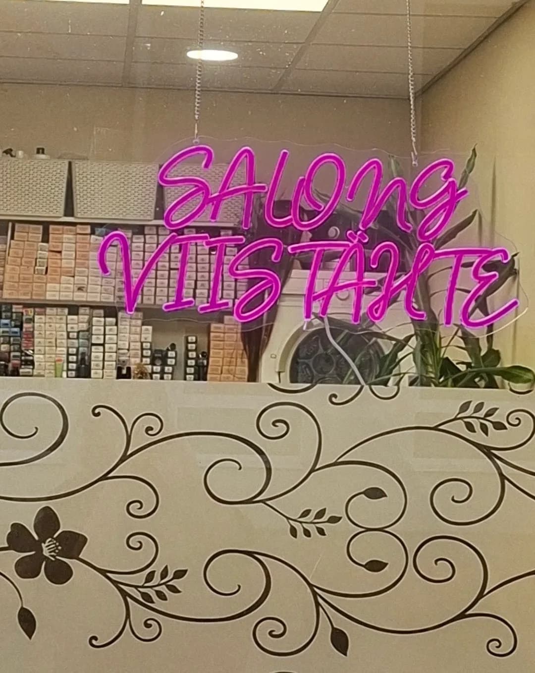 SALONG VIIS TÄHTE